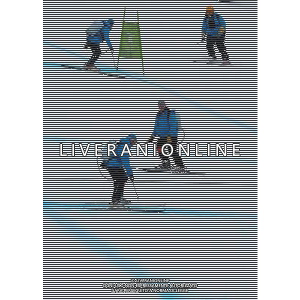 (100211) -- WHISTLER, Feb. 11, 2010 () -- Staff members clean the Alpine skiing venue at Whistler Olympic park for the Vancouver 2010 winter Olympic games in Whistler City, Canada, Feb. 10, 2010. First training for the Men\'s Olympic downhill was cancelled due to the snow and fog on Wednesday. (/Shen Hong) /Agenzia Aldo Liverani Sas - ITALY ONLY - CANADA: ULTIMI PREPARATIVI PER GLI IMPIANTI NEL VILLAGGIO OLIMPICO CHE OSPITERANNO I GIOCHI OLIMPICI INVERNALI DELLE OLIMPIADI DI VANCOUVER 2010