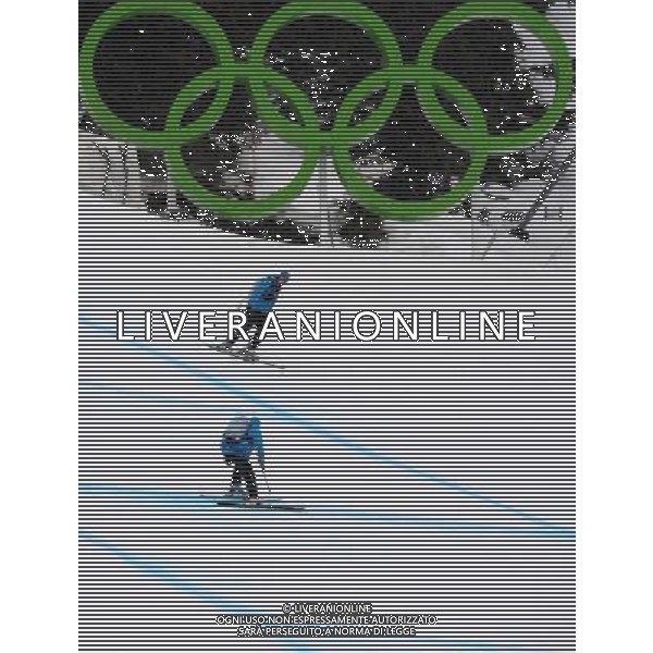 (100211) -- WHISTLER, Feb. 11, 2010 () -- Staff members clean the Alpine skiing venue at Whistler Olympic park for the Vancouver 2010 winter Olympic games in Whistler, Canada, Feb. 10, 2010. First training for the Men\'s Olympic downhill was cancelled due to the snow and fog on Wednesday. (/Shen Hong) /Agenzia Aldo Liverani Sas - ITALY ONLY - CANADA: ULTIMI PREPARATIVI PER GLI IMPIANTI NEL VILLAGGIO OLIMPICO CHE OSPITERANNO I GIOCHI OLIMPICI INVERNALI DELLE OLIMPIADI DI VANCOUVER 2010