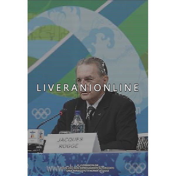 (100212) -- VANCOUVER, Feb. 12, 2010 -- IOC president Jacques Rogge speaks during an IOC press conference at the Main Press Centre in Vancouver, Canada, before the official start of the 2010 Winter Olympics on February 12, 2010. Jacque Rogge expressed condolence to Georgian luger Nodar Kumaritashvili who died on Friday after crashing while making a practice run in training in Whistler.Han Yan) (hy) /Agenzia Aldo Liverani Sas - ITALY ONLY - Conferenza Stampa del presidente del Cio, Jacques Rogge, durante la cerimonia d\'apertura dei XXI Giochi Olimpici Invernali alle Olimpiadi di Vancouver 2010 - CANADA