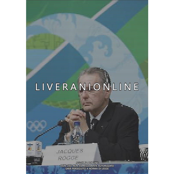 (100212) -- VANCOUVER, Feb. 12, 2010 -- IOC president Jacques Rogge gestures during an IOC press conference at the Main Press Centre in Vancouver, Canada, before the official start of the 2010 Winter Olympics on February 12, 2010. Jacque Rogge expressed condolence to Georgian luger Nodar Kumaritashvili who died on Friday after crashing while making a practice run in training in Whistler. Han Yan) (hy) /Agenzia Aldo Liverani Sas - ITALY ONLY - Conferenza Stampa del presidente del Cio, Jacques Rogge, durante la cerimonia d\'apertura dei XXI Giochi Olimpici Invernali alle Olimpiadi di Vancouver 2010 - CANADA