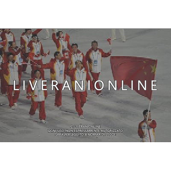(100212) -- VANCOUVER, Feb. 12, 2010 -- Members of the Chinese delegation parade into the stadium during the opening ceremony for the 2010 Winter Olympic Games inside the BC Place stadium in Vancouver, Canada on Feb. 12, 2010. Wu Wei) (hy) /Agenzia Aldo Liverani Sas - ITALY ONLY - CERIMONIA D\'APERTURA DEI XXI GIOCHI OLIMPICI INVERNALI OLIMPIADI DI VANCOUVER 2010 - CANADA