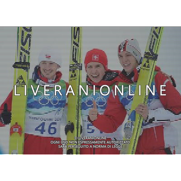 (100213) -- WHISTLER, Feb. 13, 2010 -- Switzerland\'s Simon Ammann (C), Poland\'s Adam Maylsz (L) and Austria\'s Gregor Schlierenzauer pose for photos after men\'s NH individual final of ski jumping at the 2010 Winter Olympic Games in Whistler, Canada, Feb. 13, 2010. Simon Ammann claimed the very first gold medal of Vancouver winter games with 276.5 points. Xu Jiajun) /Agenzia Aldo Liverani Sas - ITALY ONLY - 21mi GIOCHI OLIMPICI INVERNALI OLIMPIADI DI VANCOUVER 2010 (CANADA)