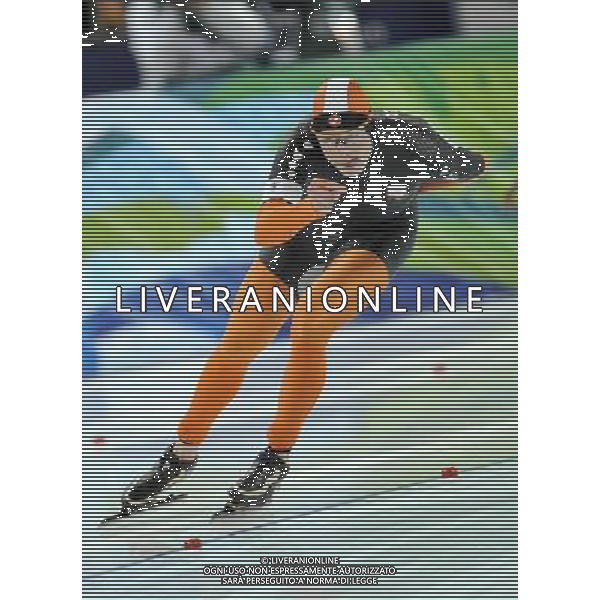 (100213) -- VANCOUVER, Feb. 13, 2010 -- Sven Kramer of the Netherlands competes for men\'s 5000m final of speed skating at the 2010 Winter Olympic Games in Vancouver, Canada, Feb. 13, 2010. Sven Kramer, the world record holder claimed the gold and broke the Olympic record with 6:16.60. Wu Wei) /Agenzia Aldo Liverani Sas - ITALY ONLY - 21mi GIOCHI OLIMPICI INVERNALI OLIMPIADI DI VANCOUVER 2010 (CANADA)