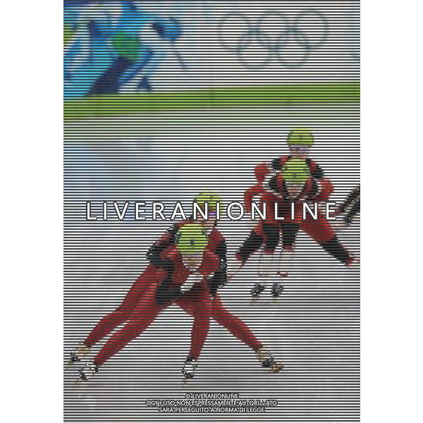 (100213) -- VANCOUVER, Feb. 13, 2010 -- China\'s Wang Meng (L, Behind) and Zhou Yang (L, Front)compete in the semifinal of women\'s 3000 m relay of short track speed skating at the 2010 Winter Olympic Games in Vancouver, Canada, on Feb. 13, 2010. China advanced into the final. Yang Lei) (hy) /Agenzia Aldo Liverani Sas - ITALY ONLY - 21mi GIOCHI OLIMPICI INVERNALI OLIMPIADI DI VANCOUVER 2010 (CANADA)