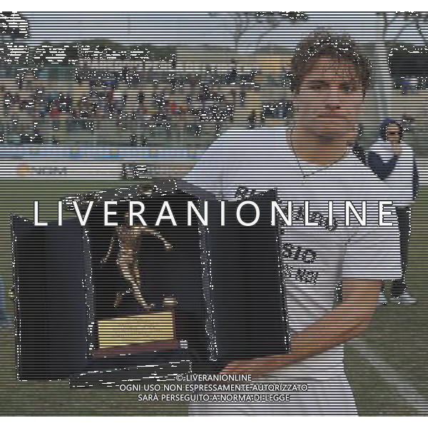 62Á Torneo Viareggio Cup World Football Tournament Coppa Carnevale Finale Viareggio - 15.02.2010 Juventus-Empoli Nella Foto:CIRO IMMOBILE PREMIATO COME CAPOCANNONIERE /Ph.Vitez-Ag. Aldo Liverani