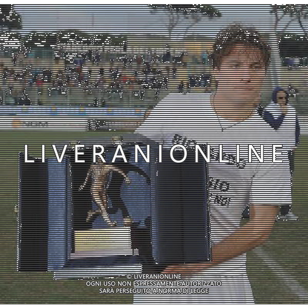 62Á Torneo Viareggio Cup World Football Tournament Coppa Carnevale Finale Viareggio - 15.02.2010 Juventus-Empoli Nella Foto:CIRO IMMOBILE PREMIATO COME CAPOCANNONIERE /Ph.Vitez-Ag. Aldo Liverani