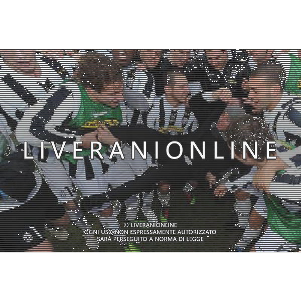 62Á Torneo Viareggio Cup World Football Tournament Coppa Carnevale Finale Viareggio - 15.02.2010 Juventus-Empoli Nella Foto: L\'ESULTANZA DELLA JUVENTUS CON LUCIANO BRUNI /Ph.Vitez-Ag. Aldo Liverani