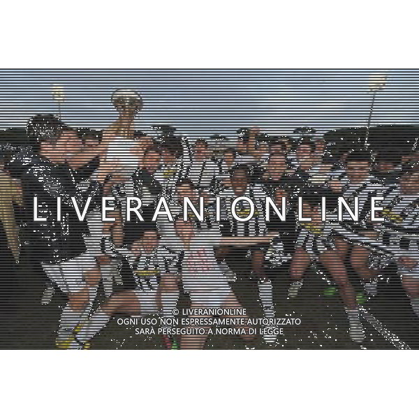 62Á Torneo Viareggio Cup World Football Tournament Coppa Carnevale Finale Viareggio - 15.02.2010 Juventus-Empoli Nella Foto:ESULTANZA FINALE CON LA COPPA /Ph.Vitez-Ag. Aldo Liverani