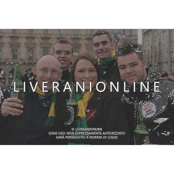 MILANO 16/2/2010 TIFOSI DEL MANCHESTER UNITED IN PIAZZA DUOMO, PRIMA DELLA PARTITA DI COPPA CAMPIONI CONTRO IL MILAN CALCIO FOTO ROMANO/AG ALDO LIVERANI