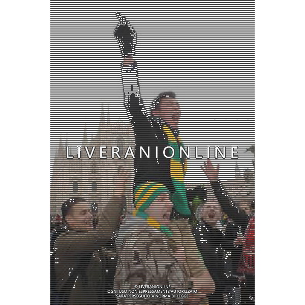 MILANO 16/2/2010 TIFOSI DEL MANCHESTER UNITED IN PIAZZA DUOMO, PRIMA DELLA PARTITA DI COPPA CAMPIONI CONTRO IL MILAN CALCIO FOTO ROMANO/AG ALDO LIVERANI