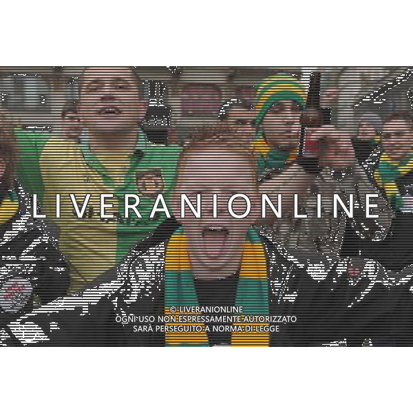 MILANO 16/2/2010 TIFOSI DEL MANCHESTER UNITED IN PIAZZA DUOMO, PRIMA DELLA PARTITA DI COPPA CAMPIONI CONTRO IL MILAN CALCIO FOTO ROMANO/AG ALDO LIVERANI