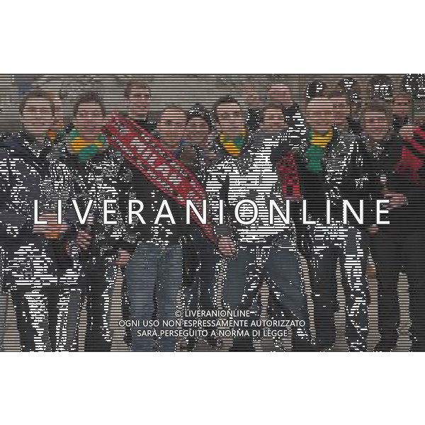 MILANO 16/2/2010 TIFOSI DEL MANCHESTER UNITED IN PIAZZA DUOMO, PRIMA DELLA PARTITA DI COPPA CAMPIONI CONTRO IL MILAN CALCIO FOTO ROMANO/AG ALDO LIVERANI