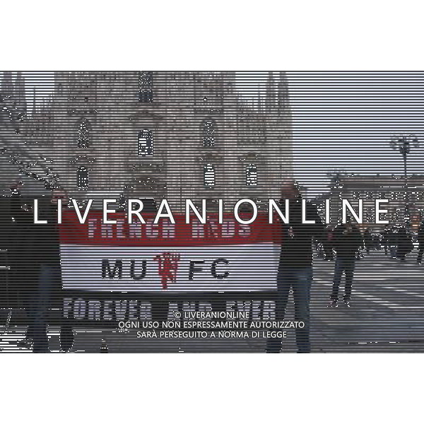Milano - Piazza Duomo Tifosi del Manchester United attendono il grande match di Coppa Campioni contro il Milan foto Antonio Sorano - Ag. Aldo Liverani sas