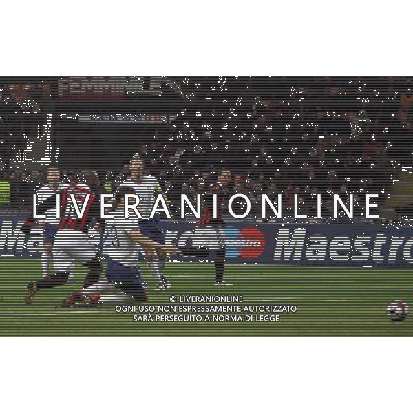 Champions League 2009/2010 Ottavi di Finale Milano - 16.02.2010 Milan-Manchester United Nella Foto: il gol di clarence seedorf /luzzani-Ag. Aldo Liverani