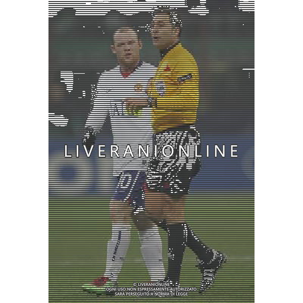 Milano 16-02-2010 Champions League 2009/2010 milan-manchester united 2:3 nella foto arbitro olegario benquerenca e wayne rooney ph marco luzzani/ag aldo liverani s.a.s.