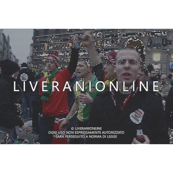 Milano - Piazza Duomo Tifosi del Manchester United attendono il grande match di Coppa Campioni contro il Milan foto Antonio Sorano - Ag. Aldo Liverani sas