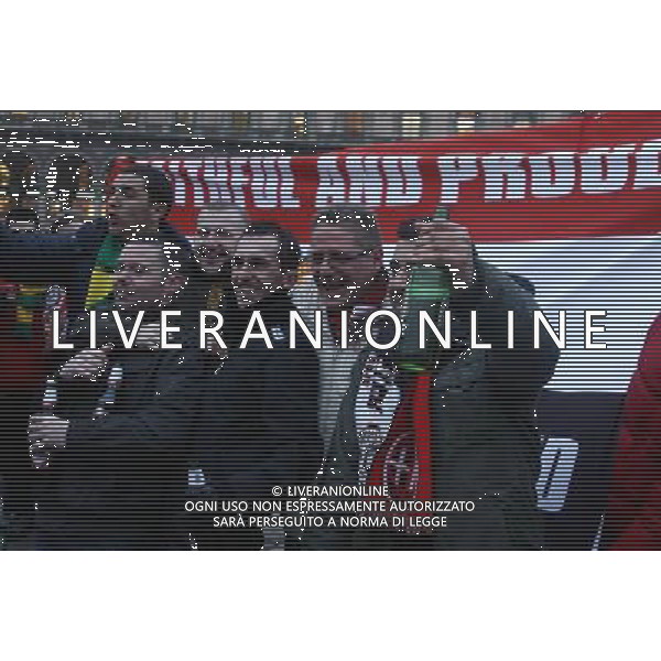 Milano - Piazza Duomo Tifosi del Manchester United attendono il grande match di Coppa Campioni contro il Milan foto Antonio Sorano - Ag. Aldo Liverani sas