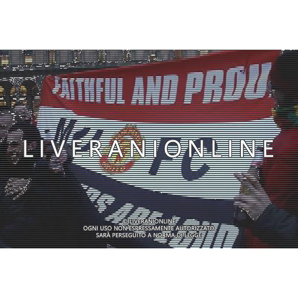 Milano - Piazza Duomo Tifosi del Manchester United attendono il grande match di Coppa Campioni contro il Milan foto Antonio Sorano - Ag. Aldo Liverani sas