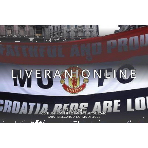 Milano - Piazza Duomo Tifosi del Manchester United attendono il grande match di Coppa Campioni contro il Milan foto Antonio Sorano - Ag. Aldo Liverani sas