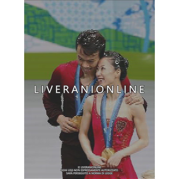 (100215) -- VANCOUVER, Feb. 15, 2010 () -- China\'s Shen Xue (R)/Zhao Hongbo react during the awarding ceremony for the pairs skating of Figure Skating at the 2010 Winter Olympic Games in Pacific Coliseum stadium, Canada, Feb. 15, 2010. Shen Xue/Zhao Hongbo won the title of the event with a total of 216.57 points. (/Han Yan) /Agenzia Aldo Liverani Sas - ITALY ONLY 21mi GIOCHI OLIMPICI INVERNALI OLIMPIADI DI VANCOUVER 2010 (CANADA) - SPECIALITA\' GARA PATTINAGGIO DI FIGURA DI COPPIA