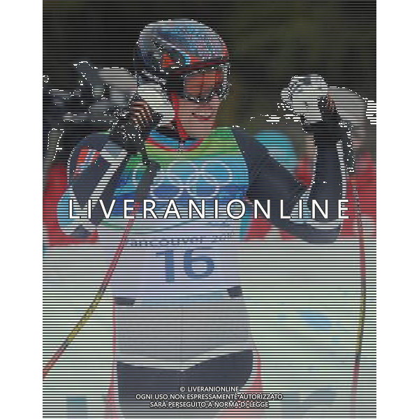 (100215) -- WHISTLER, Feb. 15, 2010 () -- Norway\'s Aksel Lund Svindal celebrates after competing in the men\'s downhill final of Alpine Skiing at the 2010 Winter Olympic Games in Whistler Creekside, Canada, Feb. 15, 2010. Askel Lund Svindal won a silver medal of the event. (/Shen Hong) /Agenzia Aldo Liverani Sas - ITALY ONLY - CANADA: 21mi GIOCHI OLIMPICI INVERNALI OLIMPIADI DI VANCOUVER 2010 - SPECIALITA\' GARA DI SCI ALPINO DISCESA LIBERA MASCHILE