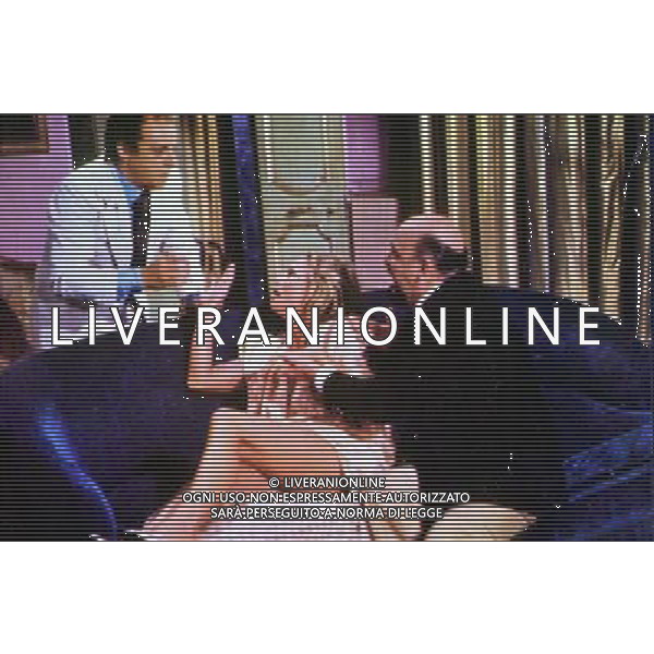 FILM\'SPOGLIAMOCI COSI\',SENZA PUDORE\' 1977 NELLA FOTO JOHNNY DORELLI-URSULA ANDRESS AG ALDO LIVERANI