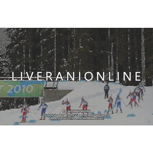 (100216) -- WHISTLER, Feb. 16, 2010 () -- Skiers compete during the men\'s 12.5km pursuit of biathlon at the 2010 Winter Olympic Games in Whistler Olympic Park, Canada, Feb. 16, 2010. Sweden\'s Bjorn Ferry won the gold medal of the event. (/Chen Kai) /Agenzia Aldo Liverani Sas - ITALY ONLY - 21mi GIOCHI OLIMPICI INVERNALI OLIMPIADI DI VANCOUVER 2010 (CANADA)