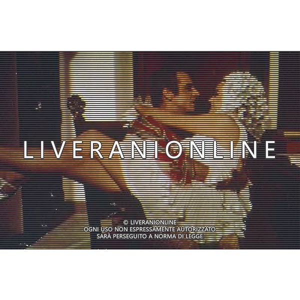 FILM\'ARRIVA DORELLIK\' 1974 nella foto johnny dorelli-margaret lee ag aldo liverani