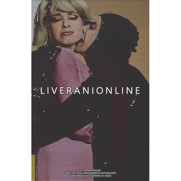 FILM\'ARRIVA DORELLIK\' 1974 nella foto johnny dorelli-margaret lee ag aldo liverani