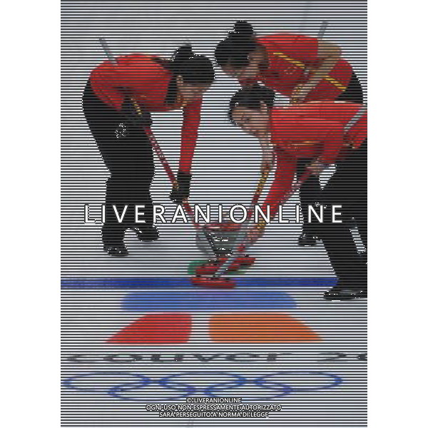 (100217) -- VANCOUVER, Feb. 17, 2010 () -- China\'s Liu Yin, Zhou Yan and Yue Qingshuang (from L to R) brush the ice during the women\'s curling round robin match against Switzerland at the 2010 Winter Olympic Games in the Vancouver, Canada, on Feb. 17, 2010. China won 8-6. (/Qi Heng) (hy) /Agenzia Aldo Liverani Sas - ITALY ONLY CANADA: 21mi GIOCHI OLIMPICI INVERNALI OLIMPIADI DI VANCOUVER 2010