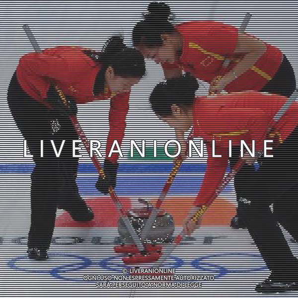(100217) -- VANCOUVER, Feb. 17, 2010 () -- China\'s Liu Yin, Zhou Yan and Yue Qingshuang (from L to R) brush the ice during the women\'s curling round robin match against Switzerland at the 2010 Winter Olympic Games in the Vancouver, Canada, on Feb. 17, 2010. China won 8-6. (/Qi Heng) (hy) /Agenzia Aldo Liverani Sas - ITALY ONLY CANADA: 21mi GIOCHI OLIMPICI INVERNALI OLIMPIADI DI VANCOUVER 2010