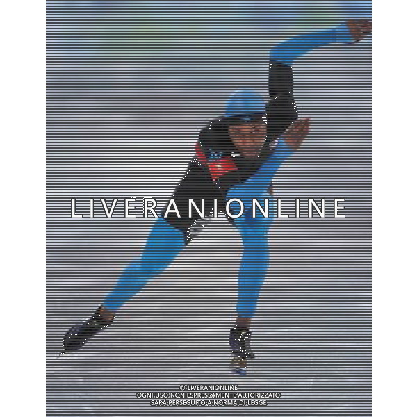 (100217) -- VANCOUVER, Feb. 17, 2010 () -- Shani Davis of the United States skates during the men\'s 1000m speed skating final at the 2010 Winter Olympic Games in the Vancouver, Canada, on Feb. 17, 2010. Defending Champion and world record holder Shani Davis won the gold medal with a time of 1 minute and 8.94 seconds. (/Qi Heng) (hy) /Agenzia Aldo Liverani Sas - ITALY ONLY CANADA: 21mi GIOCHI OLIMPICI INVERNALI OLIMPIADI DI VANCOUVER 2010
