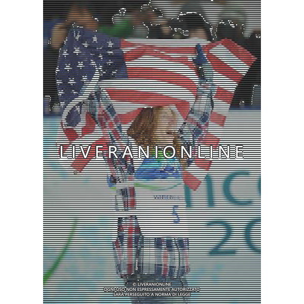 (100217) -- VANCOUVER, Feb. 17, 2010 () -- Shaun White of the United States celebrates after the men\'s halfpipe final of snowboarding at the 2010 Winter Olympic Games in Vancouver, Canada, Feb. 17, 2010. Shaun White won the title of the event with 48.4 points. (/Wu Wei) /Agenzia Aldo Liverani Sas - ITALY ONLY CANADA: 21mi GIOCHI OLIMPICI INVERNALI OLIMPIADI DI VANCOUVER 2010