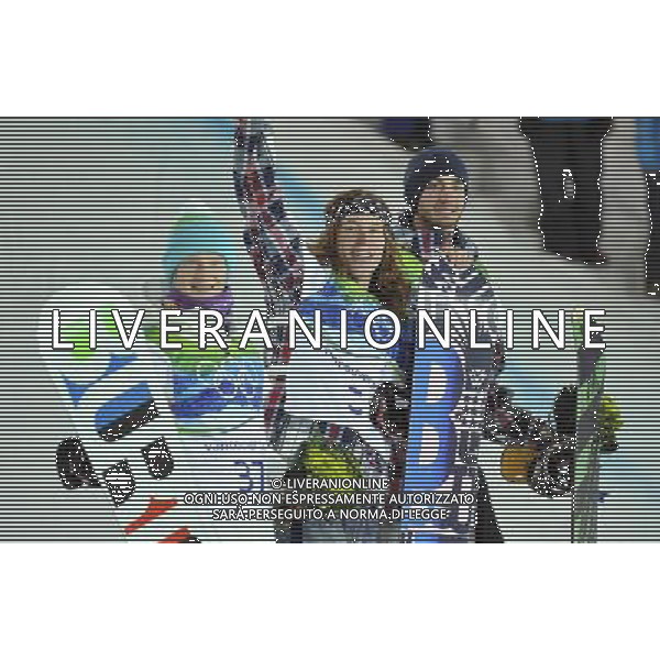 (100217) -- VANCOUVER, Feb. 17, 2010 () -- Shaun White (C) of the United States, his compatriot Scott Lago and Finland\'s Peetu Piiroinen reacts after the men\'s halfpipe final of snowboarding at the 2010 Winter Olympic Games in Vancouver, Canada, Feb. 17, 2010. Shaun White won the title of the event with 48.4 points. (/Wu Wei) /Agenzia Aldo Liverani Sas - ITALY ONLY CANADA: 21mi GIOCHI OLIMPICI INVERNALI OLIMPIADI DI VANCOUVER 2010