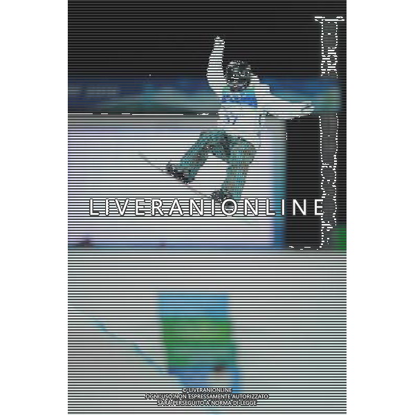 (100217) -- VANCOUVER, Feb. 17, 2010 () -- Finland\'s Peetu Piiroinen competes during the men\'s halfpipe final of snowboarding at the 2010 Winter Olympic Games in Vancouver, Canada, Feb. 17, 2010. Peetu Piiroinen won a silver medal of the event with 45.0 points. (/Wu Wei) /Agenzia Aldo Liverani Sas - ITALY ONLY CANADA: 21mi GIOCHI OLIMPICI INVERNALI OLIMPIADI DI VANCOUVER 2010