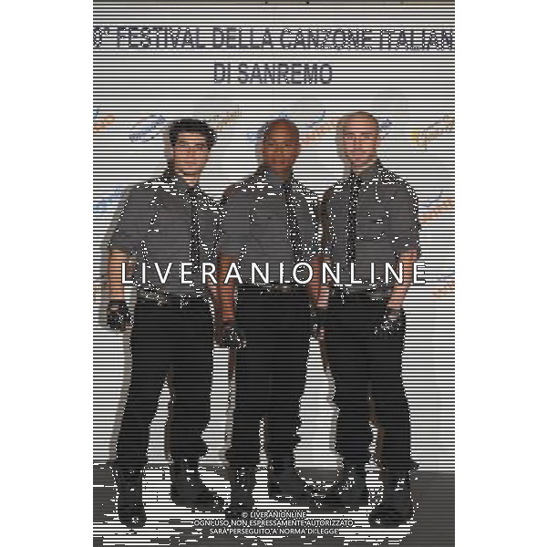 60mo FESTIVAL DELLA CANZONE ITALIANA A SANREMO 2010 - photocall Travis PAYNE ( in mezzo) ( coreografo di Michael Jackson) con i ballerini © Gazzaniga - Aldo Liverani sas
