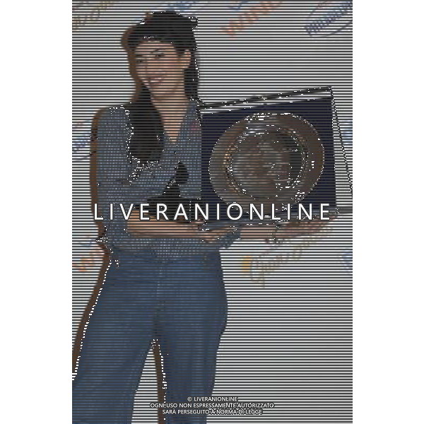 SANREMO 20/02/2010 60mo FESTIVAL DELLA CANZONE ITALIANA PHOTOCALL \'VINCITORE PREMIO CRITICA CATEGORIA GIOVANI\' NELLA FOTO Nina Zilli vincitrice premio critica PH.AG ALDO LIVERANI SAS