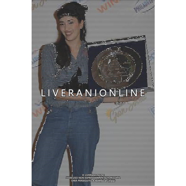 SANREMO 20/02/2010 60mo FESTIVAL DELLA CANZONE ITALIANA PHOTOCALL \'VINCITORE PREMIO CRITICA CATEGORIA GIOVANI\' NELLA FOTO Nina Zilli vincitrice premio critica PH.AG ALDO LIVERANI SAS