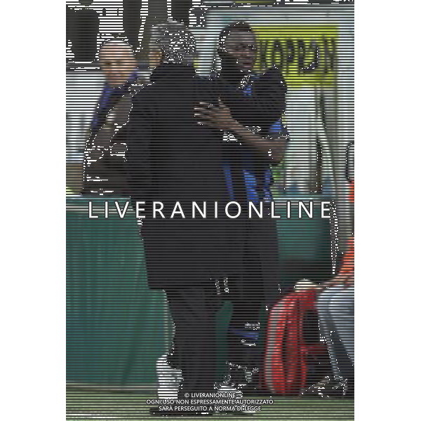 INTER - SAMPDORIA CAMPIONATO CALCIO SERIE A TIM 20/02/2010 NELLA FOTO SULLEY MUNTARI ABBRACCIATO DA JOSE\' MOURINHO DOPO LA SOSTITUZIONE ©LUZZANI/AGENZIA ALDO LIVERANI SAS