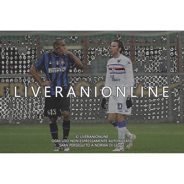 INTER - SAMPDORIA CAMPIONATO CALCIO SERIE A TIM 20/02/2010 NELLA FOTO GIAMPAOLO PAZZINI LASCIA IL CAMPO DOPO L\'ESPULSIONE MENTRE MAICON GLI RIVOLGE PAROLA MA CON LA MANO SULLA BOCCA ©LUZZANI/AGENZIA ALDO LIVERANI SAS