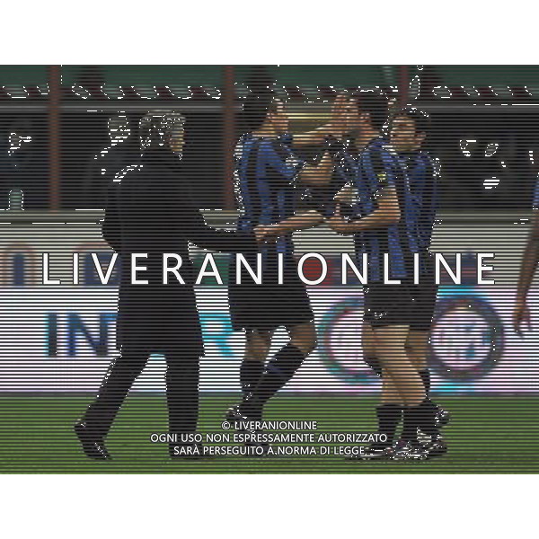 INTER - SAMPDORIA CAMPIONATO CALCIO SERIE A TIM 20/02/2010 NELLA FOTO JOSE\' MOURINHO CON THIAGO MOTTA A FINE GARA ©LUZZANI/AGENZIA ALDO LIVERANI SAS