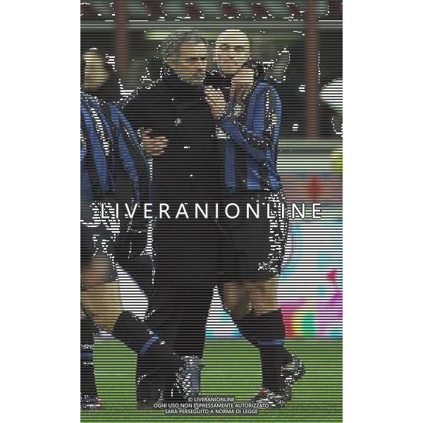 INTER - SAMPDORIA CAMPIONATO CALCIO SERIE A TIM 20/02/2010 NELLA FOTO ABBRACCIO DI JOSE\' MOURINHO CON ESTEBAN CAMBIASSO A FINE GARA ©LUZZANI/AGENZIA ALDO LIVERANI SAS
