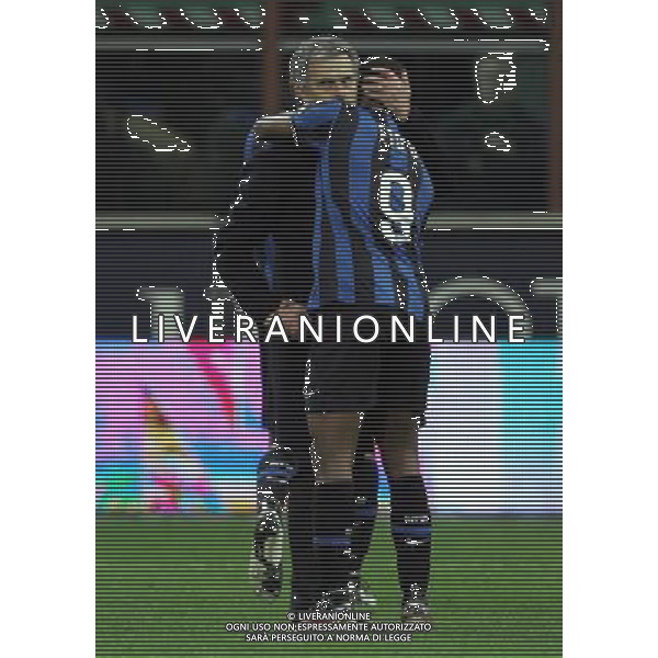 INTER - SAMPDORIA CAMPIONATO CALCIO SERIE A TIM 20/02/2010 NELLA FOTO ABBRACCIO DI JOSE\' MOURINHO CON SAMUEL ETO\'O A FINE GARA ©LUZZANI/AGENZIA ALDO LIVERANI SAS