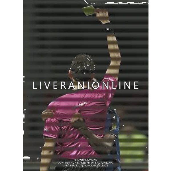 Milano 20-02-2010 Serie A TIM 2009/2010 inter-sampdoria 0:0 nella foto samuel eto\'o protesta con l\'arbitro tagliavento per l\'ammonizione ph marco luzzani/ag aldo liverani s.a.s.