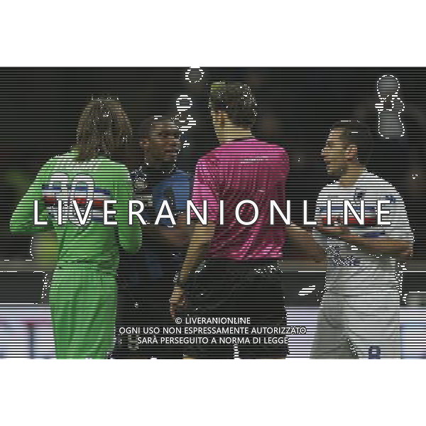 Milano 20-02-2010 Serie A TIM 2009/2010 inter-sampdoria 0:0 nella foto samuel eto\'o protesta con l\'arbitro tagliavento per l\'ammonizione ph marco luzzani/ag aldo liverani s.a.s.