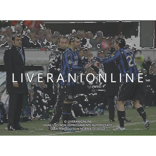 Milano 20-02-2010 Serie A TIM 2009/2010 inter-sampdoria 0:0 nella foto diego alberto milito esce dal campo sostituito da goran pandev ph marco luzzani/ag aldo liverani s.a.s.