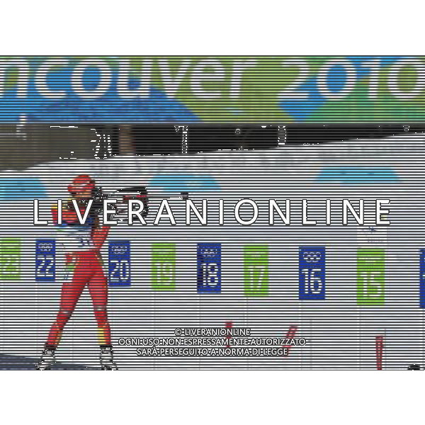 (100218) -- WHISTLER, Feb. 18, 2010 () -- China\'s Liu Xianying shoots in the women\'s biathlon 15km individual competition at the 2010 Winter Olympic Games in Whistler, Canada, on Feb. 18, 2010. (/Shen Hong) (hy) /Agenzia Aldo Liverani Sas - ITALY ONLY - CANADA: 21mi GIOCHI OLIMPICI INVERNALI OLIMPIADI DI VANCOUVER 2010