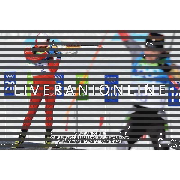 (100218) -- WHISTLER, Feb. 18, 2010 () -- Norway\'s Tora Berger (L) shoots in the women\'s biathlon 15km individual competition at the 2010 Winter Olympic Games in Whistler, Canada, on Feb. 18, 2010. Tora Berger won the gold with a time of 40 minutes and 52.8 seconds. (/Shen Hong) (hy) /Agenzia Aldo Liverani Sas - ITALY ONLY - CANADA: 21mi GIOCHI OLIMPICI INVERNALI OLIMPIADI DI VANCOUVER 2010