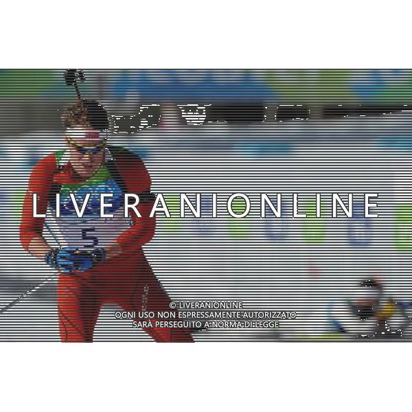 (100218) -- WHISTLER, Feb. 18, 2010 () -- Emil Hegle Svendsen of Norway skis in the men\'s biathlon 20km individual competition at the 2010 Winter Olympic Games in Whistler, Canada, on Feb. 18, 2010. Svendsen won the gold with a time of 48 minutes and 22.5 seconds. (/Shen Hong) (hy) /Agenzia Aldo Liverani Sas - ITALY ONLY - CANADA: 21mi GIOCHI OLIMPICI INVERNALI OLIMPIADI DI VANCOUVER 2010