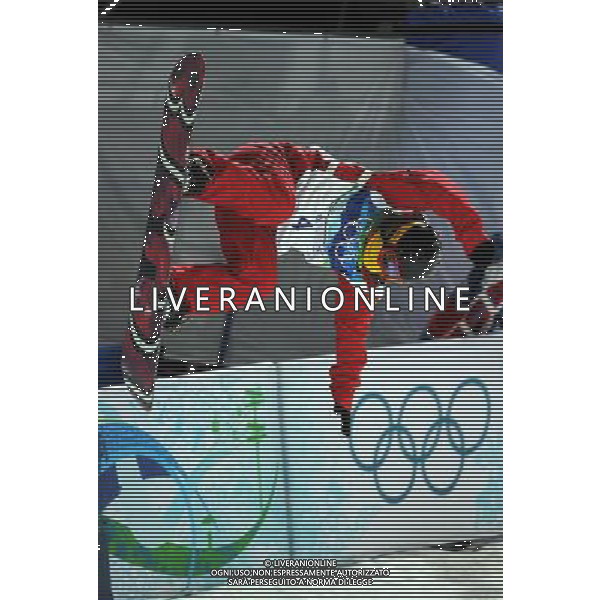 (100218) -- VANCOUVER, Feb. 18, 2010 () -- China\'s Sun Zhifeng competes in the women\'s snowboard halfpipe final at the 2010 Winter Olympic Games in Vancouver, Canada, on Feb. 18, 2010. Sun ranked seventh. (/Chen Kai) (hy) /Agenzia Aldo Liverani Sas - ITALY ONLY - CANADA: 21mi GIOCHI OLIMPICI INVERNALI OLIMPIADI DI VANCOUVER 2010